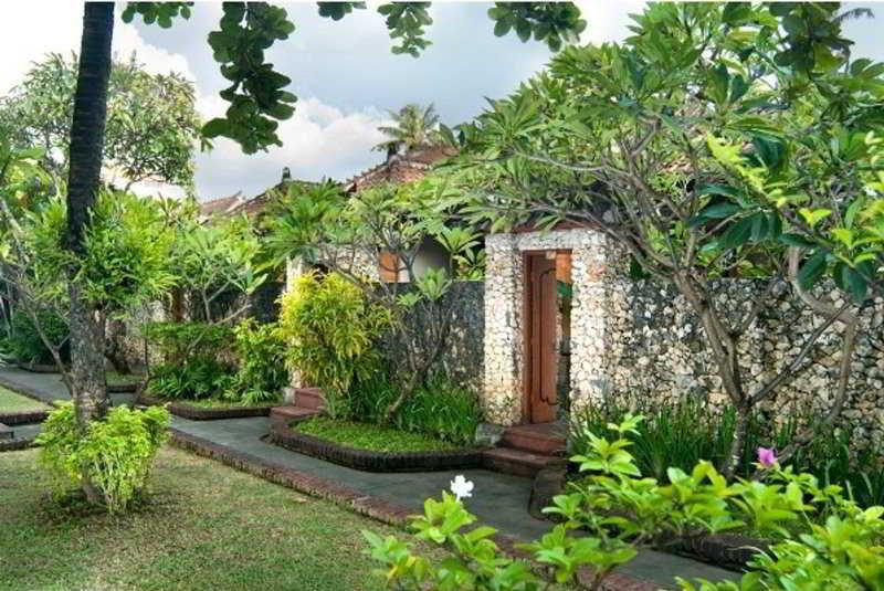 Hotel Champlung Sari And 3*
